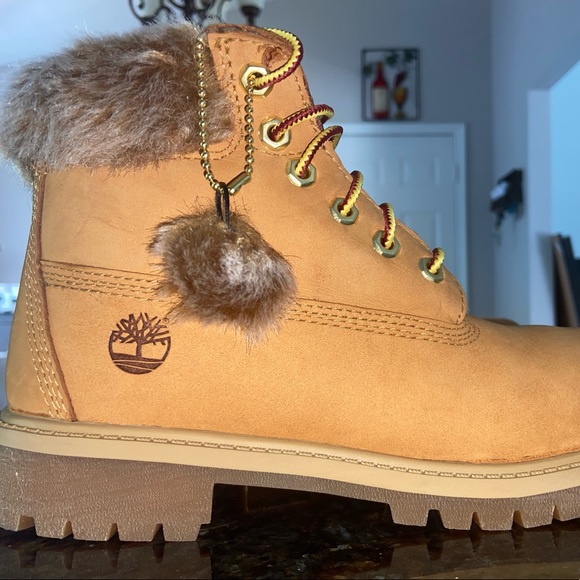 Girls Timberland Fur Lined Boots - Picture 1 of 9